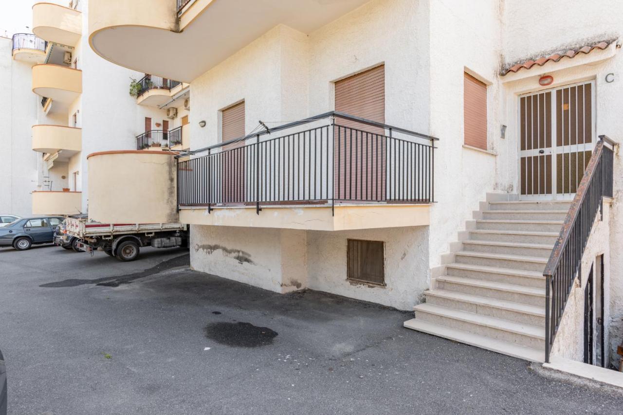 Giardini Naxos Apartment With Terrace Near The Sea Exteriör bild